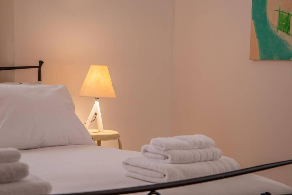 Seaview Stylish Flat In Andros - Walk To Beach Bagian luar foto
