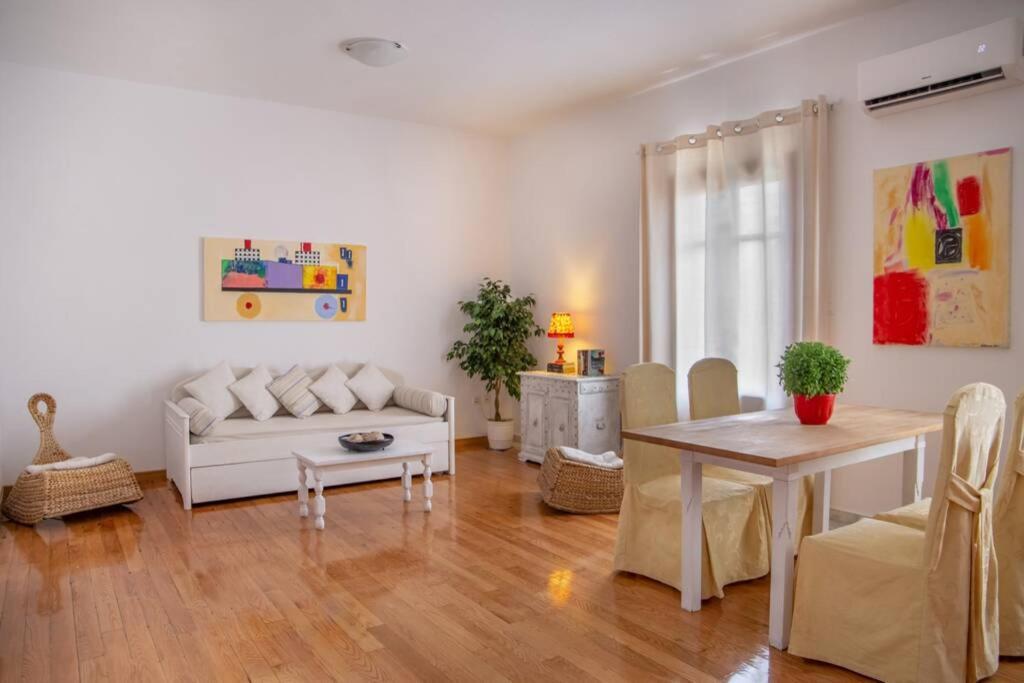 Seaview Stylish Flat In Andros - Walk To Beach Bagian luar foto