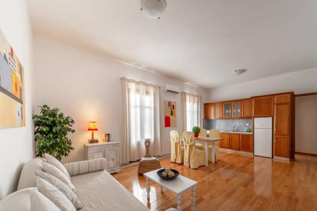 Seaview Stylish Flat In Andros - Walk To Beach Bagian luar foto