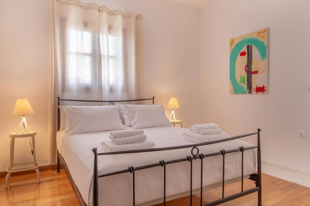 Seaview Stylish Flat In Andros - Walk To Beach Bagian luar foto