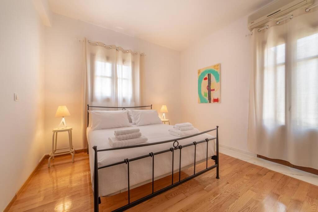 Seaview Stylish Flat In Andros - Walk To Beach Bagian luar foto